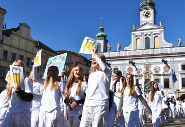 V Budějovicích slaví zdrávka, škola bez hranic, co sahá až do Prachatic